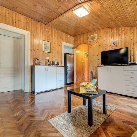 D&L Apartment In Center Пула Екстер'єр фото