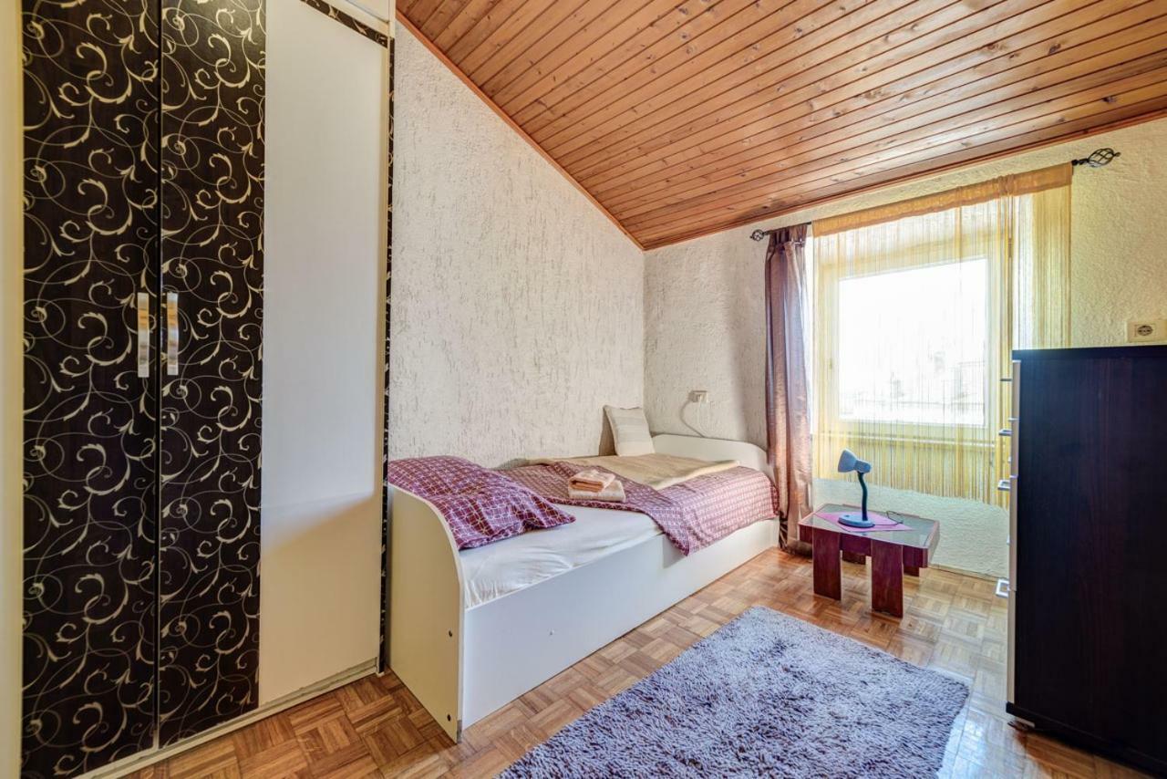 D&L Apartment In Center Пула Екстер'єр фото
